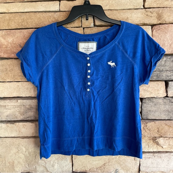 Abercrombie & Fitch Tops - Abercrombie & Fitch blue T-shirt Women Small